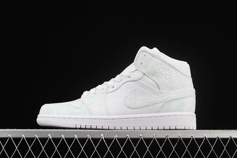 All Categories Air Jordan Jordan Series Basketball Shoes Air Jordan 1 Mid Air Jordan 1 Mid AJ1 Joe 1 Starry Sky Thermal Sensing China Basketball Shoes 554725-130